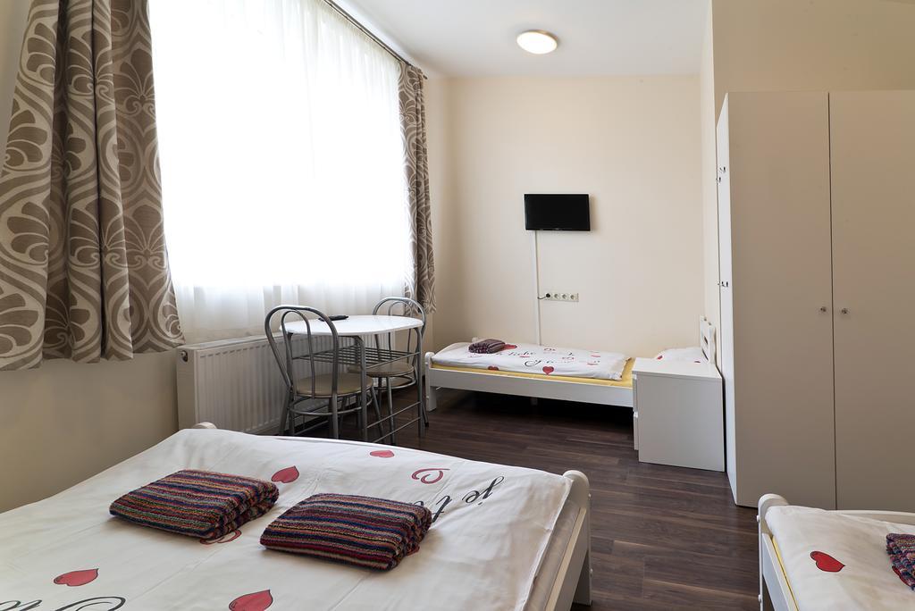 Happy Hotel Riga Extérieur photo